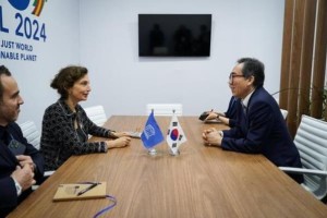 赵外长在巴西会见联合国教科文组织总干事 